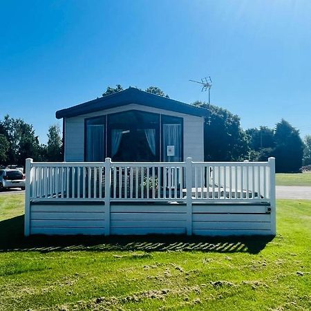 The Poplars Lodge With Hot Tub Йорк Экстерьер фото
