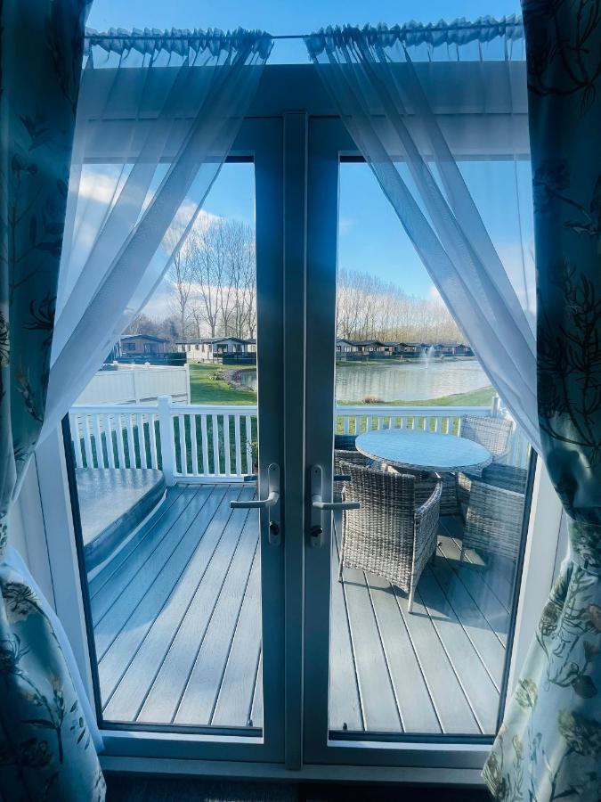 The Poplars Lodge With Hot Tub Йорк Экстерьер фото