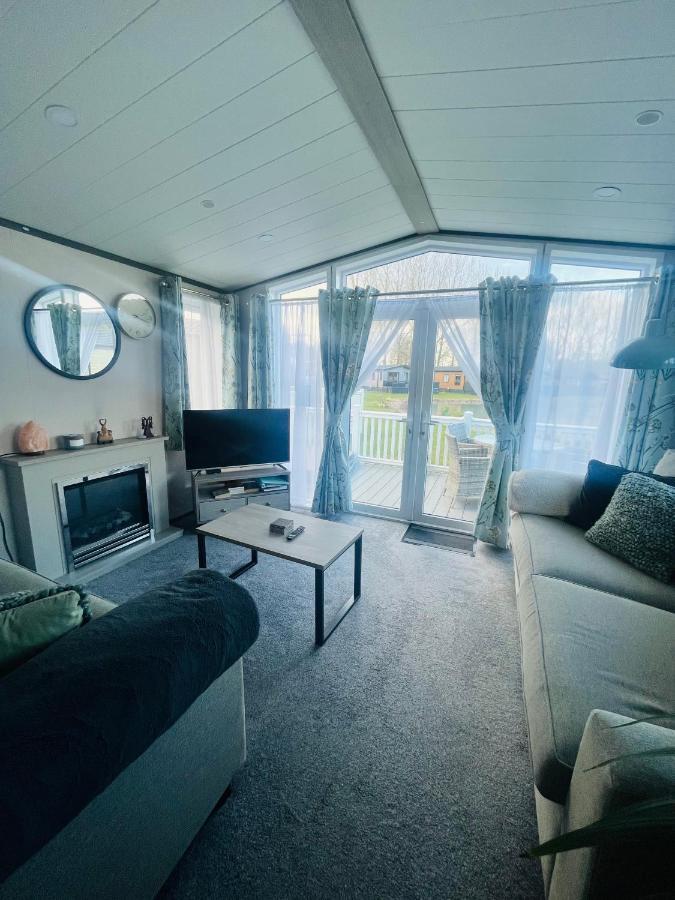The Poplars Lodge With Hot Tub Йорк Экстерьер фото