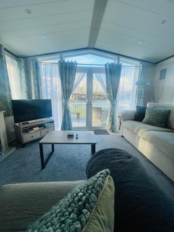 The Poplars Lodge With Hot Tub Йорк Экстерьер фото